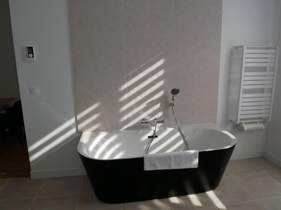 Clos De La Providence, Gite, Piscine Et Spa 3 Chambres Nolay  外观 照片